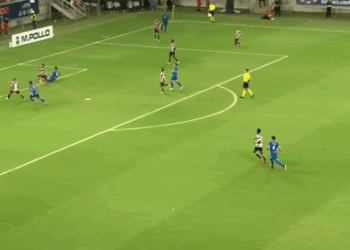 Bernabé fez o gol da vitória do Barra sobre o Santa Cruz. Foto: Reprodução/YouTube Metropoles.