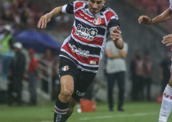 Galhardo é a referência ofensiva do Santa Cruz para encara o Maranhão no Castelão. Foto: Vitória Evelyn