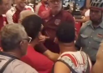 Protesto no aeroporto marca embarque do Náutico rumo a Campinas