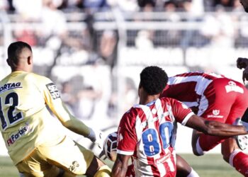 Série C: Náutico sofre gol de empate nos acréscimos e complica busca pelo acesso