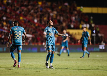 Sport tenta mais uma vitória jogando na Ilha do Retiro, dessa vez contra o Fluminense. Foto: Paulo Paiva