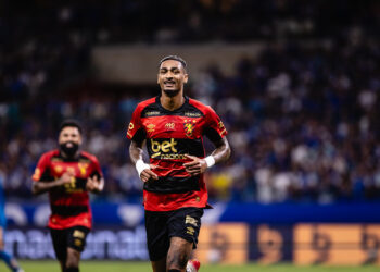 Derik comenta bom momento no Sport e mira triunfo sobre o Atlético/MG
