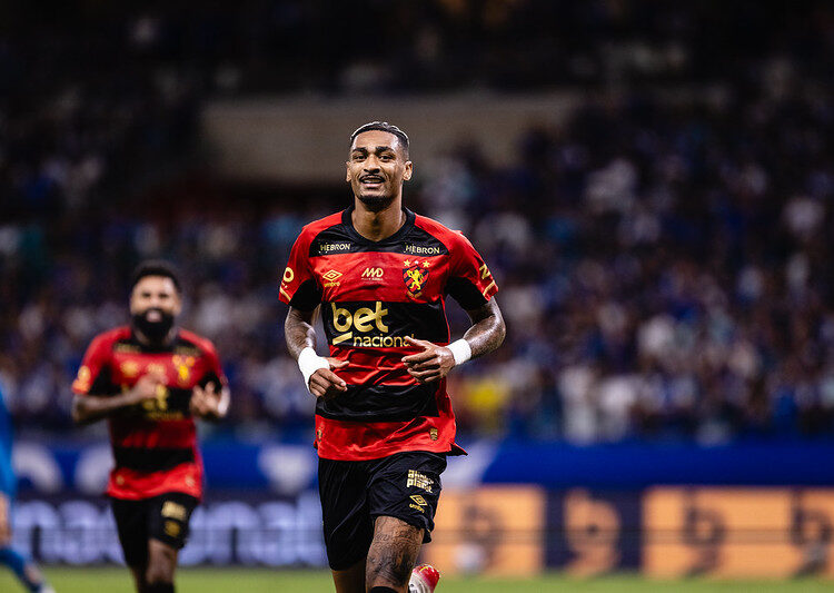 Derik comenta bom momento no Sport e mira triunfo sobre o Atlético/MG