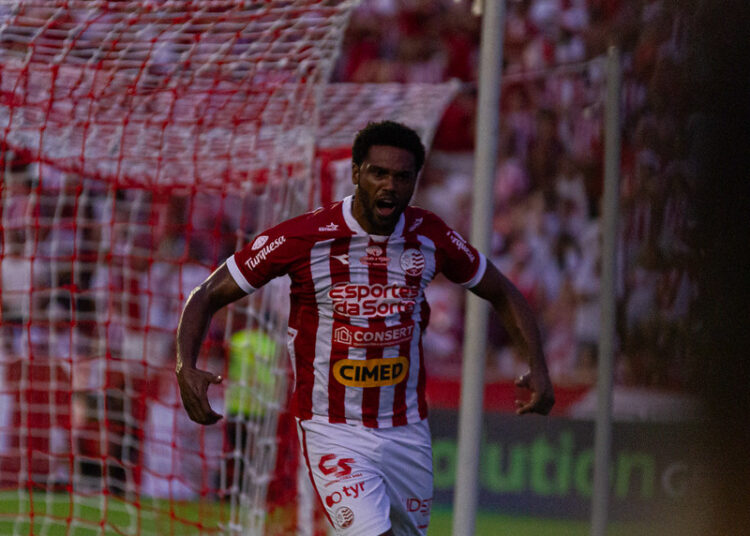 Em partida eletrizante, Náutico supera o Brusque nos Aflitos e conquista acesso à Série B