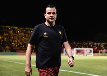 Daniel Paulista lamenta chances desperdiçadas pelo Sport contra o Ceará: “Muitas oportunidades claras”