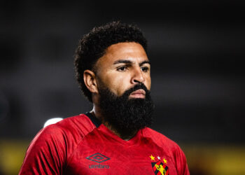 Romarinho desconversa sobre questão salarial no Sport: “Já está tudo certo”