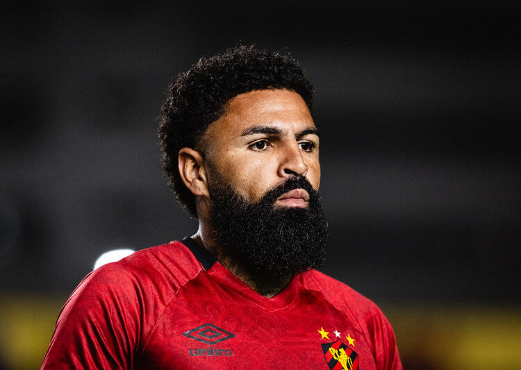 Romarinho desconversa sobre questão salarial no Sport: “Já está tudo certo”