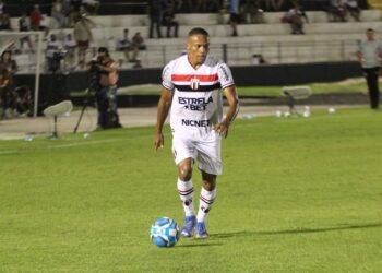 Santa Cruz mira contratação do atacante Robinho, do Botafogo/SP