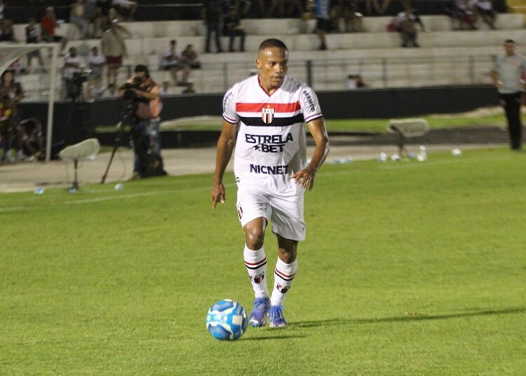 Santa Cruz mira contratação do atacante Robinho, do Botafogo/SP