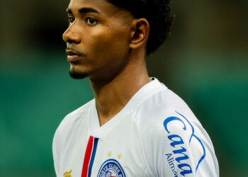 Santa Cruz se aproxima da contratação do atacante Vitinho, que pertence ao Bahia