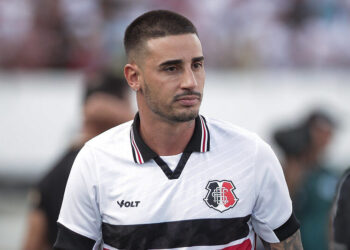 Após pedido de rescisão, Thiago Galhardo vira alvo de críticas da torcida do Santa Cruz