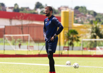 Náutico oficializa renovação com Muriel para 2026