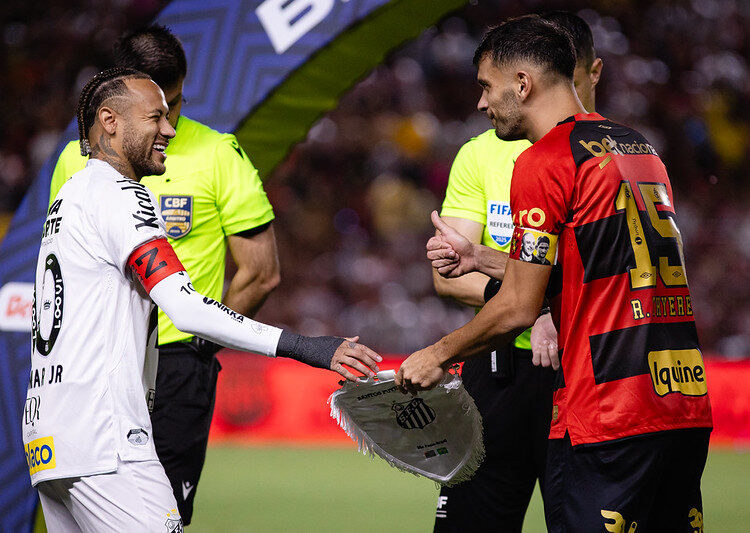 Sport encara o Santos de Neymar na Vila Belmiro. Foto: Paulo Paiva/Sport