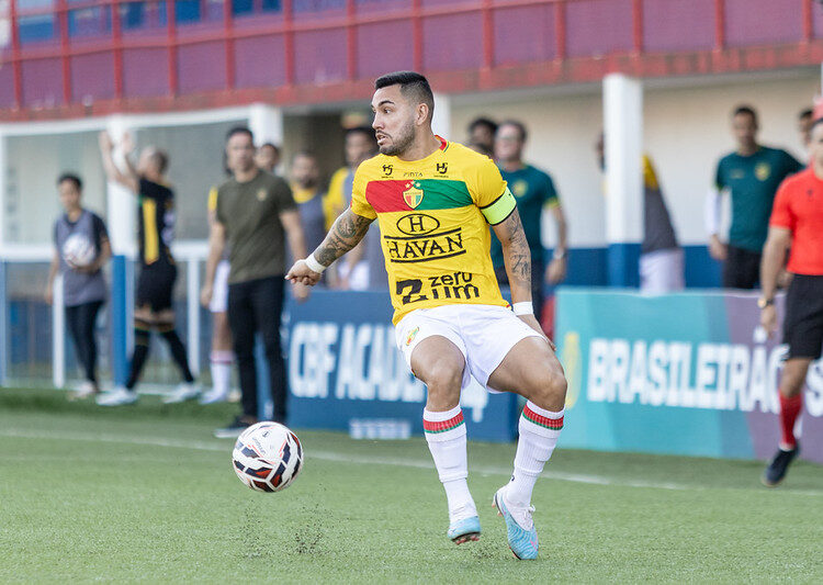 Alex Ruan chega para reforçar a lateral esquerda do Santa Cruz. Foto: Lucas Gabriel Cardoso/Brusque FC