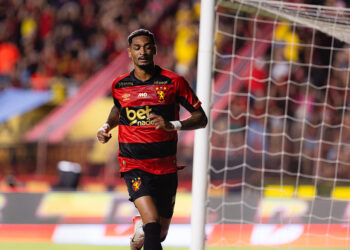 Staff de Derik Lacerda contesta versão do Sport sobre indisciplina