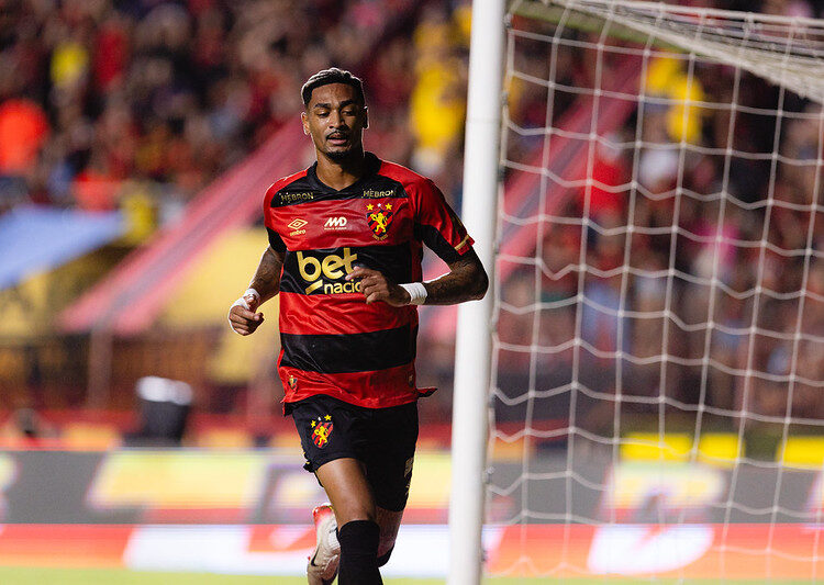 Staff de Derik Lacerda contesta versão do Sport sobre indisciplina