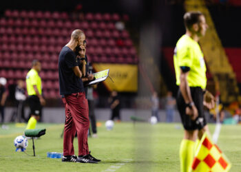 César Lucena lamenta situação do Sport na Série A: “Doendo pra caramba”