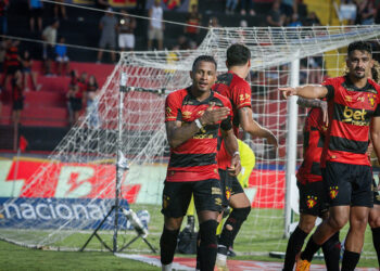 Léo Pereira é um dos destaques ofensivos do Leão contra o Flamengo. Foto: Paulo Paiva/ Sport