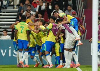 Com gol nos acréscimos, Brasil bate o Marrocos e garante vaga na semifinal da Copa do Mundo sub-17