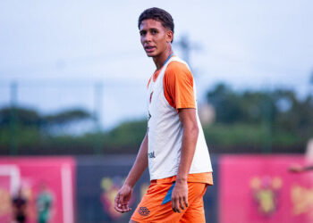 Sport fica próximo de fechar venda do zagueiro Riquelme ao Botafogo