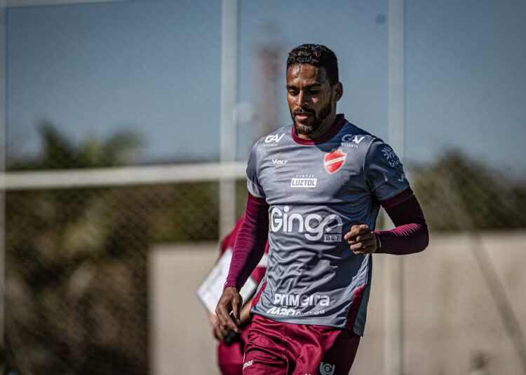 Náutico confirma contratação do atacante Júnior Todinho