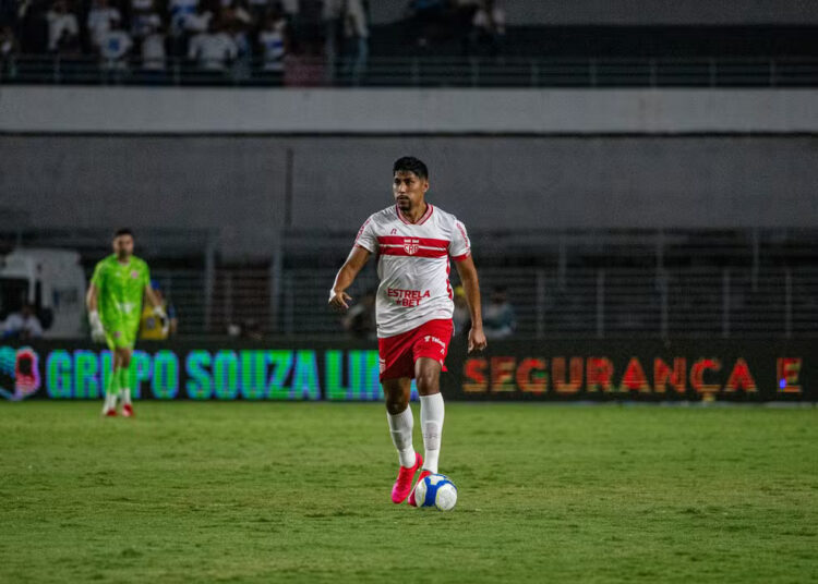 Luis Segovia entra no radar do Náutico para reforçar a defesa