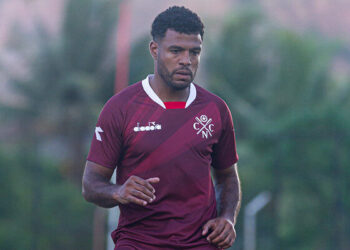 Náutico confirma renovação com Auremir para 2026