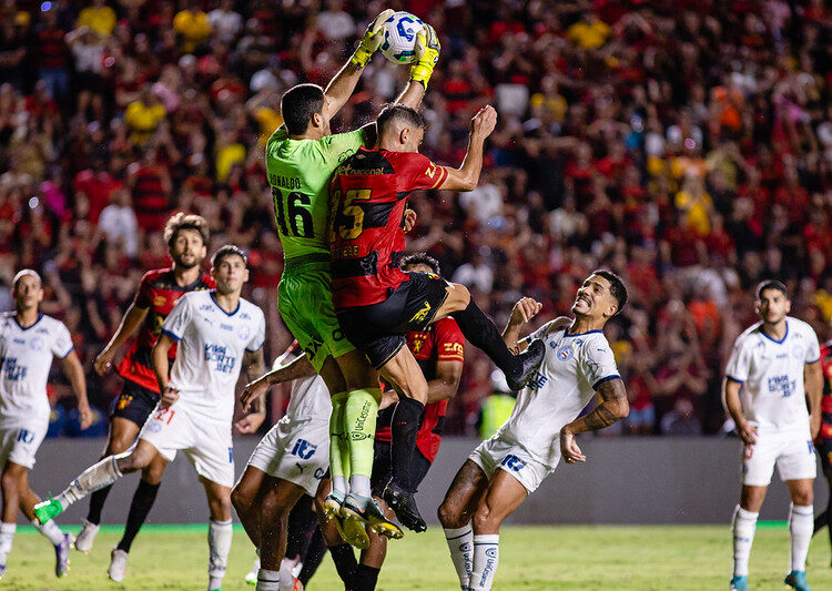 Sport encara o Bahia na Fonte Nova. Foto: Paulo Paiva