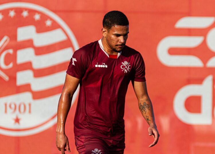 Samuel acerta renovação com o Náutico. Foto: Gabriel França/Náutico