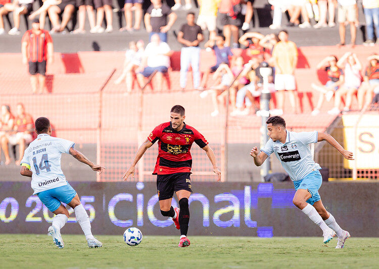 Sport foi goleado pelo Grêmio na Ilha do Retiro. Foto: Paulo Paiva/Sport