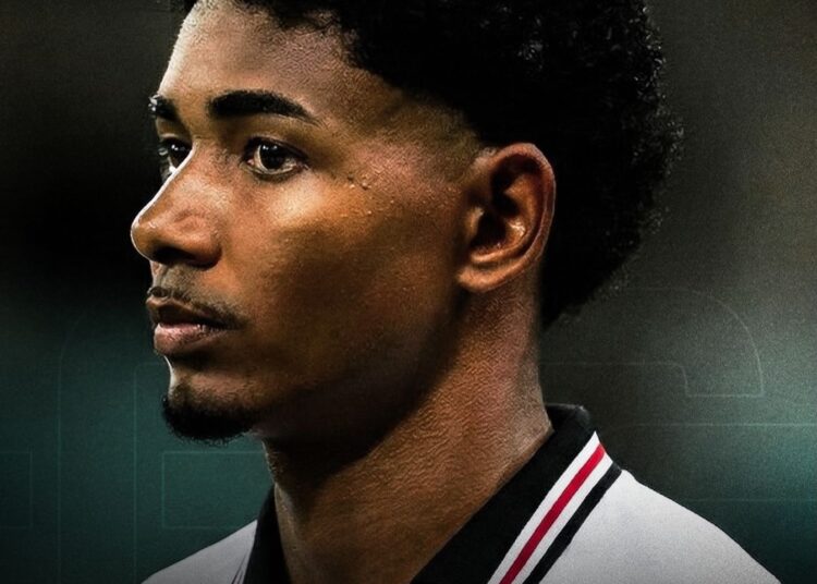 Santa Cruz oficializa contratação do atacante Vitinho