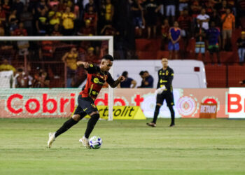 Atraso salarial gera notificação judicial de Ewerthon contra o Sport