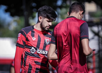 Santa Cruz encaminha contratação do atacante Matheus Régis
