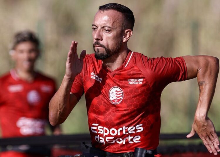 Paulo Sérgio se reapresenta ao Náutico e inicia trabalhos com o elenco