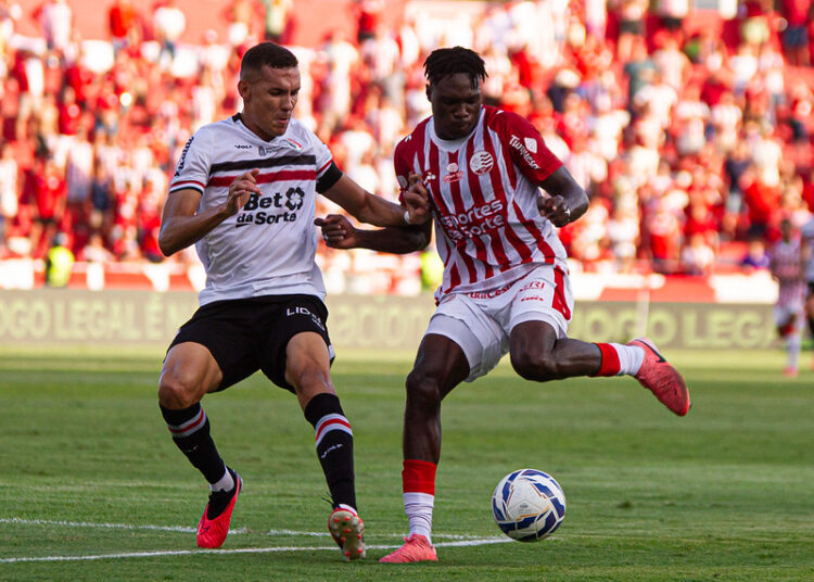 Santa Cruz e Náutico se enfrentam na Arena de Pernambuco. Foto: Gabriel França/CNC