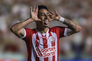 Dodô abriu o placar para a goleada do Náutico contra o Sport. Foto: Rafael Vieira/CNC