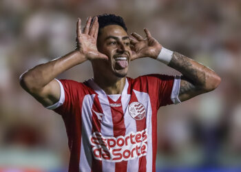 Dodô abriu o placar para a goleada do Náutico contra o Sport. Foto: Rafael Vieira/CNC