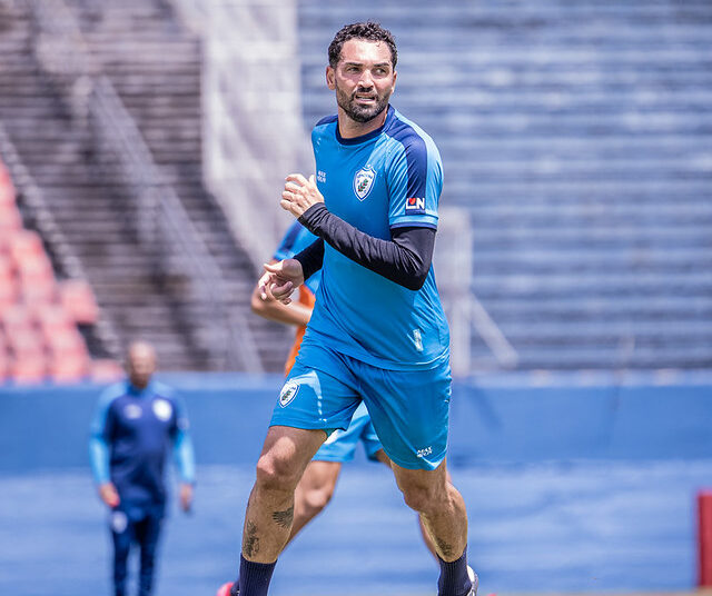 Gilberto pede desculpas à torcida do Santa Cruz durante apresentação no Londrina