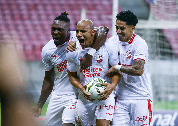 Náutico impõe ritmo, goleia o Jaguar e segue invicto no Pernambucano