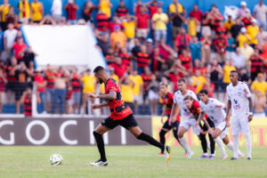 Gustavo Coutinho faz gol fundamental para o Sport. Foto: Paulo Paiva/Sport