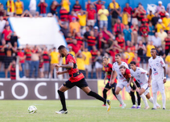 Gustavo Coutinho faz gol fundamental para o Sport. Foto: Paulo Paiva/Sport