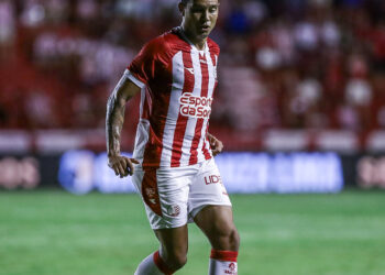 Vinicius é uma das armas do Náutico para encara o Vitória-PE. Foto: Rafael Vieira/CNC