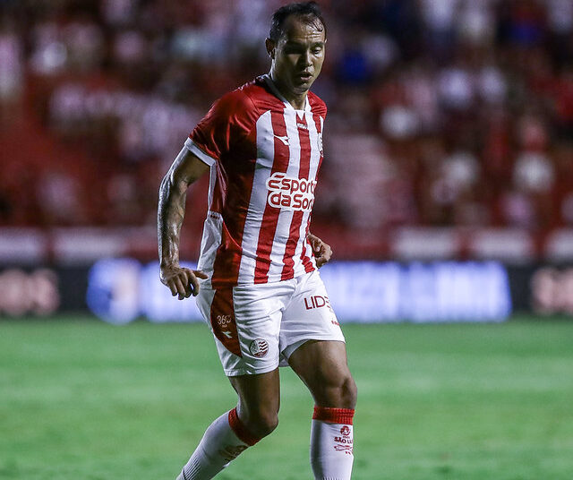 Vinicius é uma das armas do Náutico para encara o Vitória-PE. Foto: Rafael Vieira/CNC