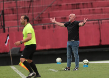 Após goleada sobre o Jaguar, treinador interino celebra desempenho coletivo do Santa Cruz