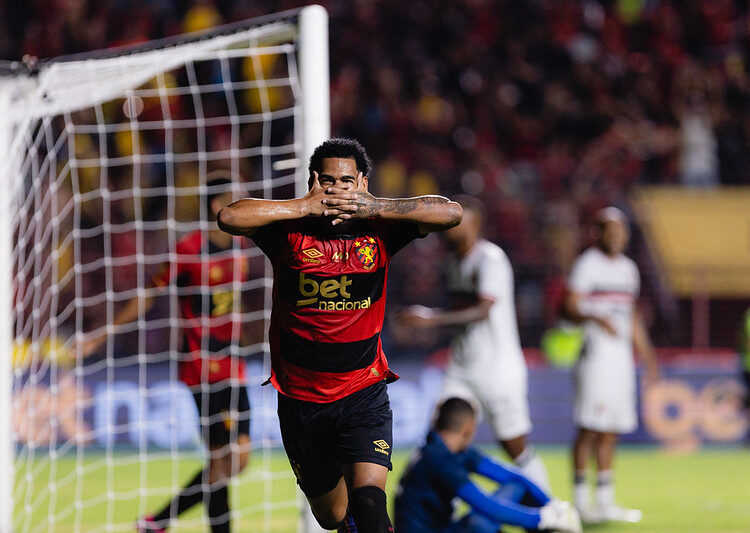 Micael marca no fim, Sport bate o Santa Cruz e garante vaga na semifinal do Estadual