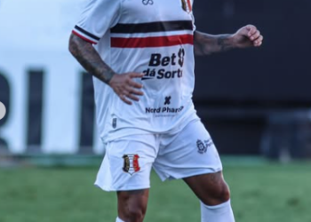 Patrick Allan é uma das esperanças do Santa Cruz para estreia do Pernambucano contra o Decisão. Foto: Evelyn VIctória/Santa Cruz