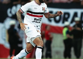 Patrick Allan é o destaque do Santa Cruz contra o Maguary em Bonito. Foto: Savyo Miguel