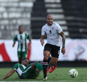 Quirino é uma das esperanças de gol do Santa Cruz contra o Vitória. Foto: Evelyn Victória/Santa Cruz