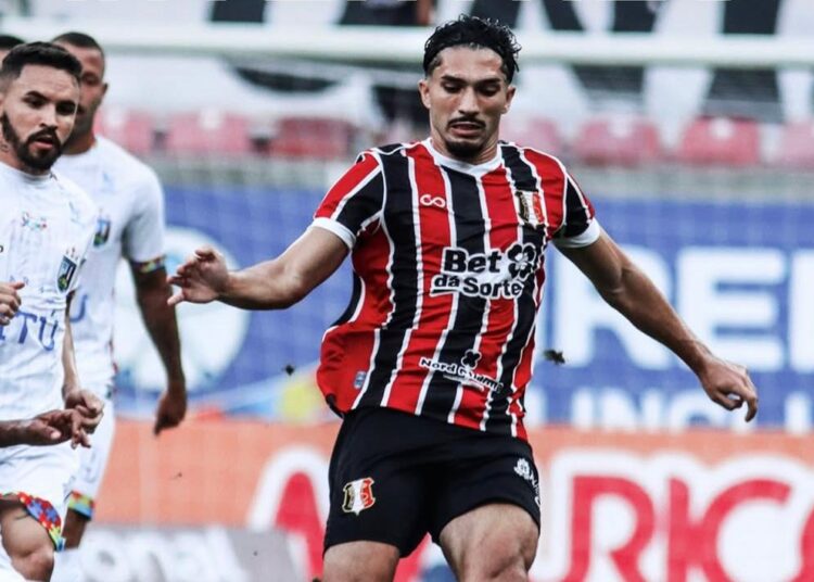 Com gol na segunda etapa, Santa Cruz supera o Vitória/PE e assume liderança provisória do Pernambucano