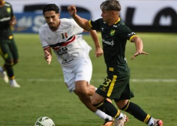 Santa Cruz é superado pelo Defensa y Justicia no Arruda em amistoso de pré-temporada